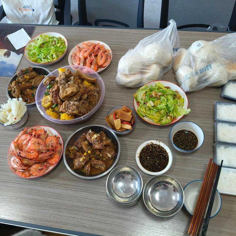 Šéfovia varia obed pre každého!