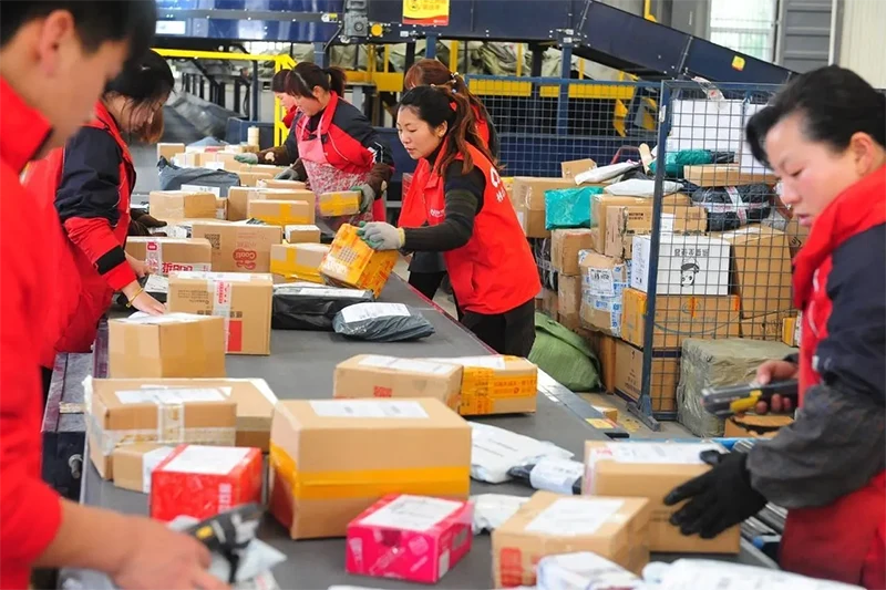 Corrugated showcase boxes