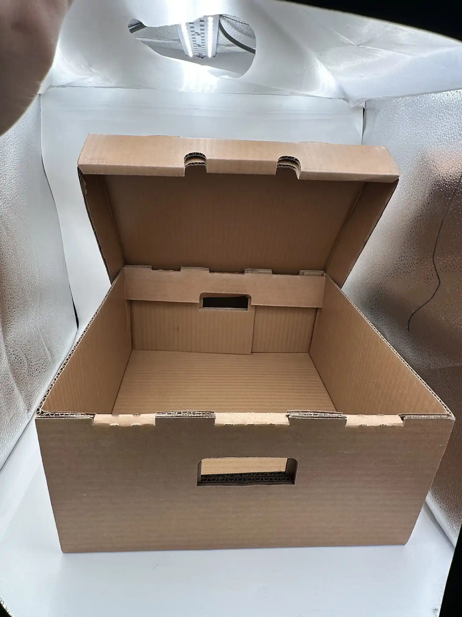 Veľká škatuľa z voskovanej vlnitej lepenky