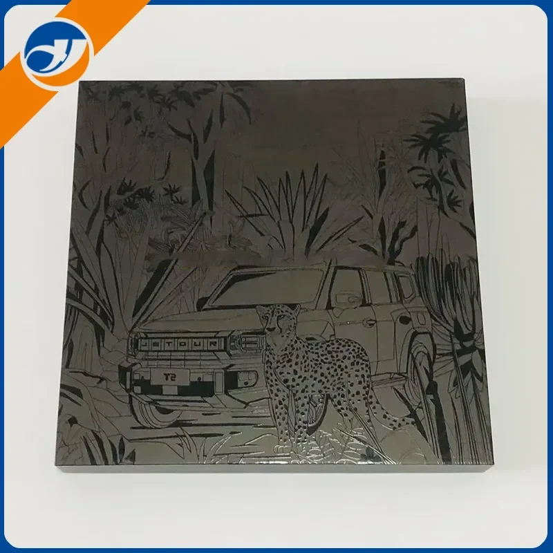 Matná embossovaná čierna darčeková krabička